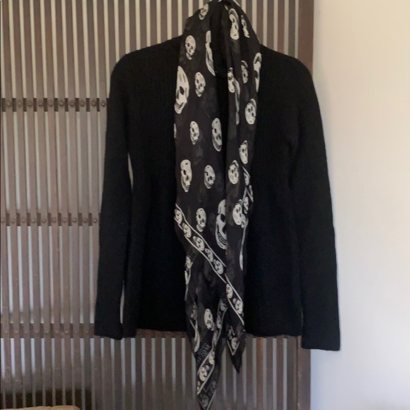 Authentic Alexander McQueen black skull scarf - Picture 5 of 7
